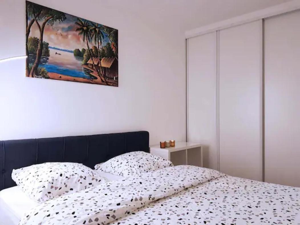 Pretty And Neat Bedroom In My Cosy Appartment. Puteaux Exterior photo